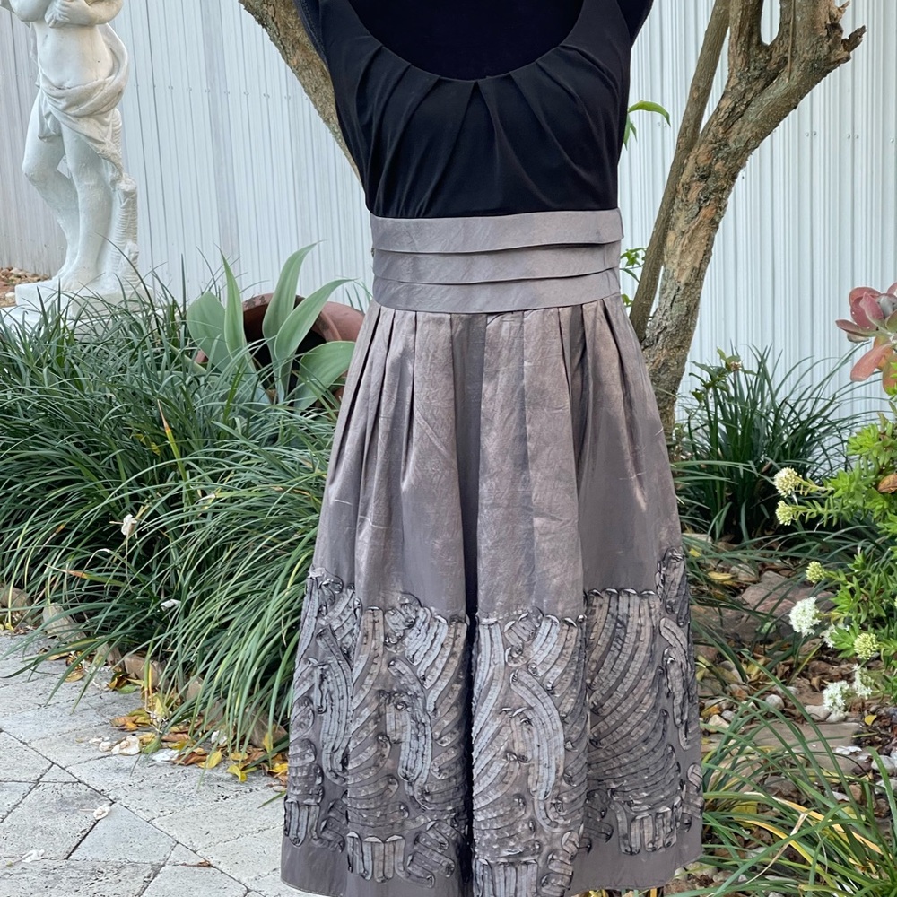 Dress - Picture 2 of 9